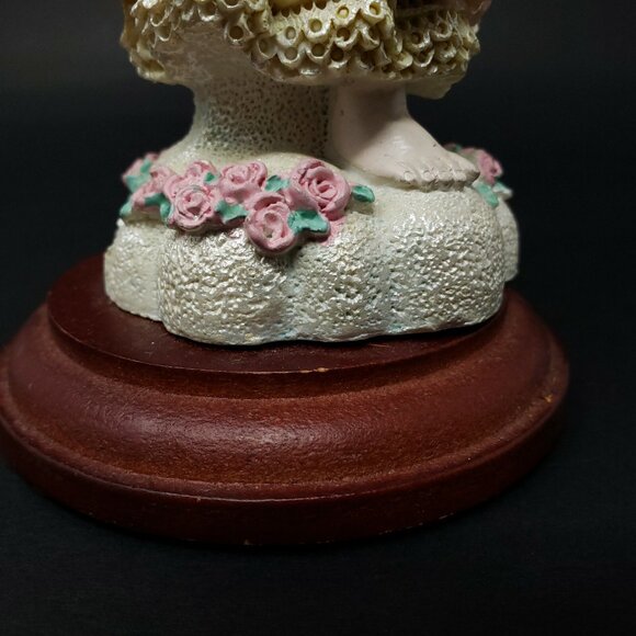 House of Lloyd Giving Angel 6" Christmas Around the World 1996 Vintage Figurine - Picture 7 of 12